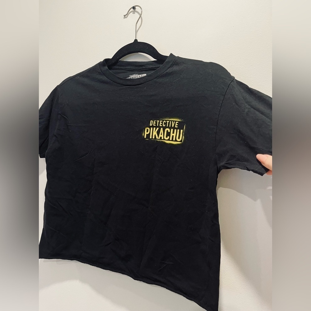 Pokemon Detective Pikachu Graphic Print Black Yellow Crop T Shirt Hot Topic SM - Picture 4 of 7